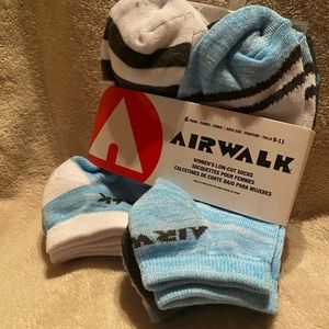Women’s Airwalk ankle high socks